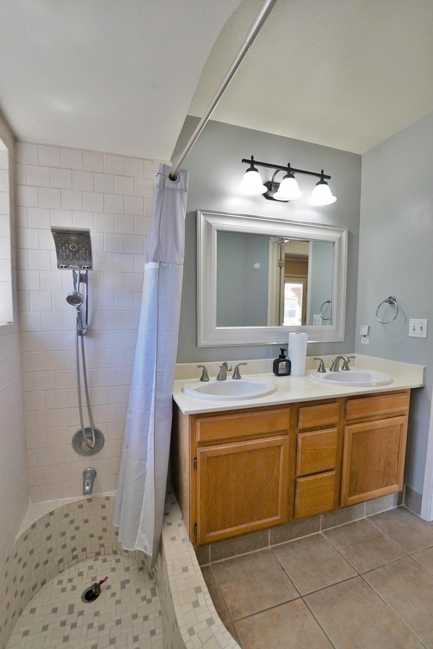 5823 E Washington Ave, Fresno, CA 93727