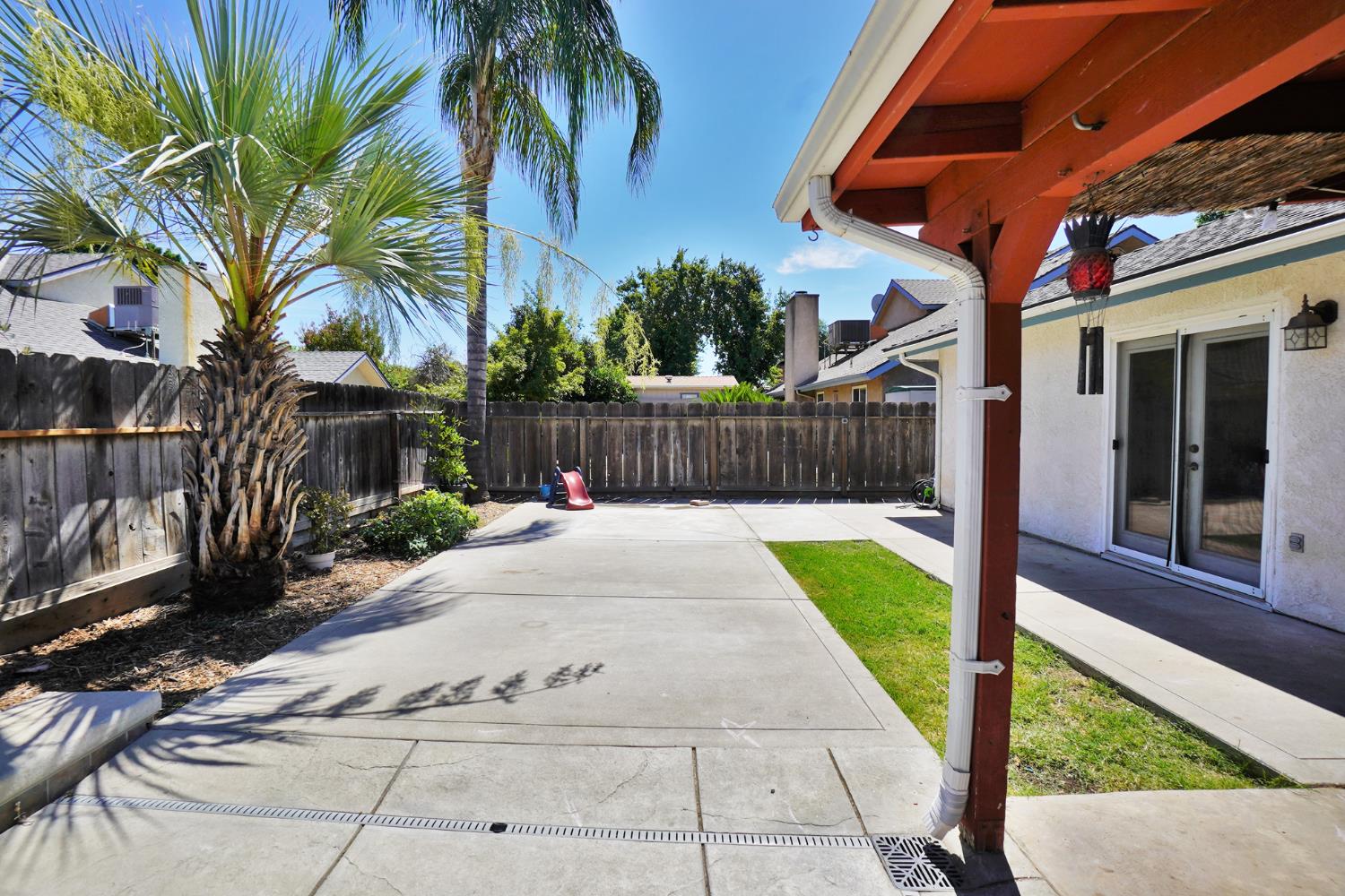 5823 E Washington Ave, Fresno, CA 93727