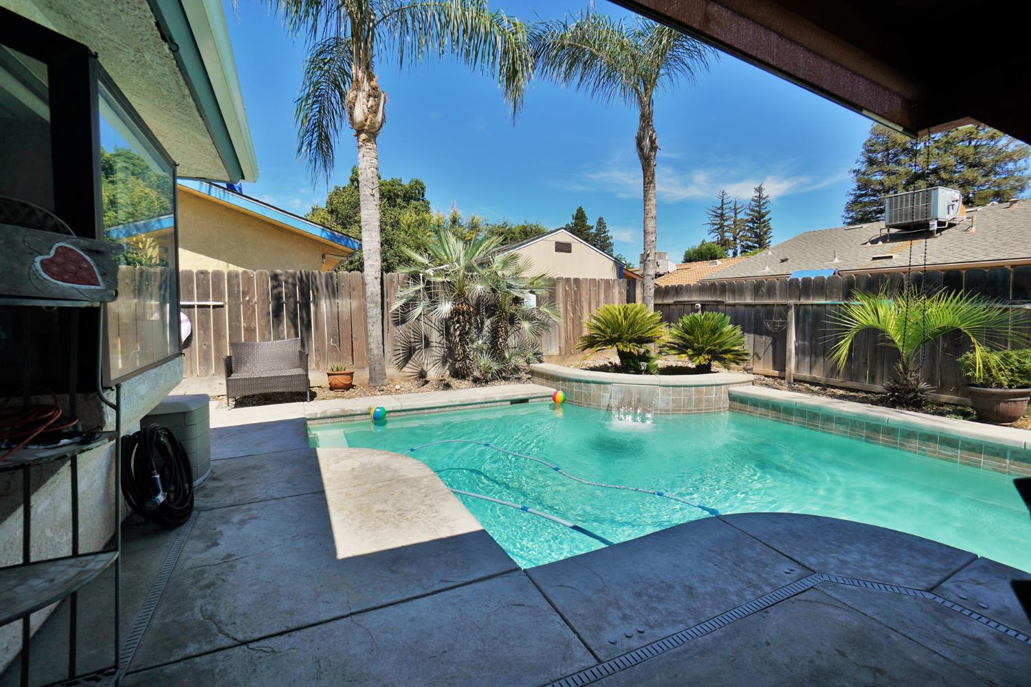 5823 E Washington Ave, Fresno, CA 93727