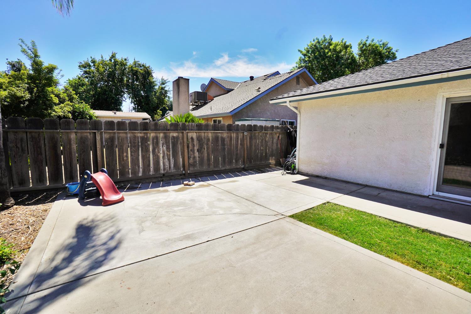 5823 E Washington Ave, Fresno, CA 93727