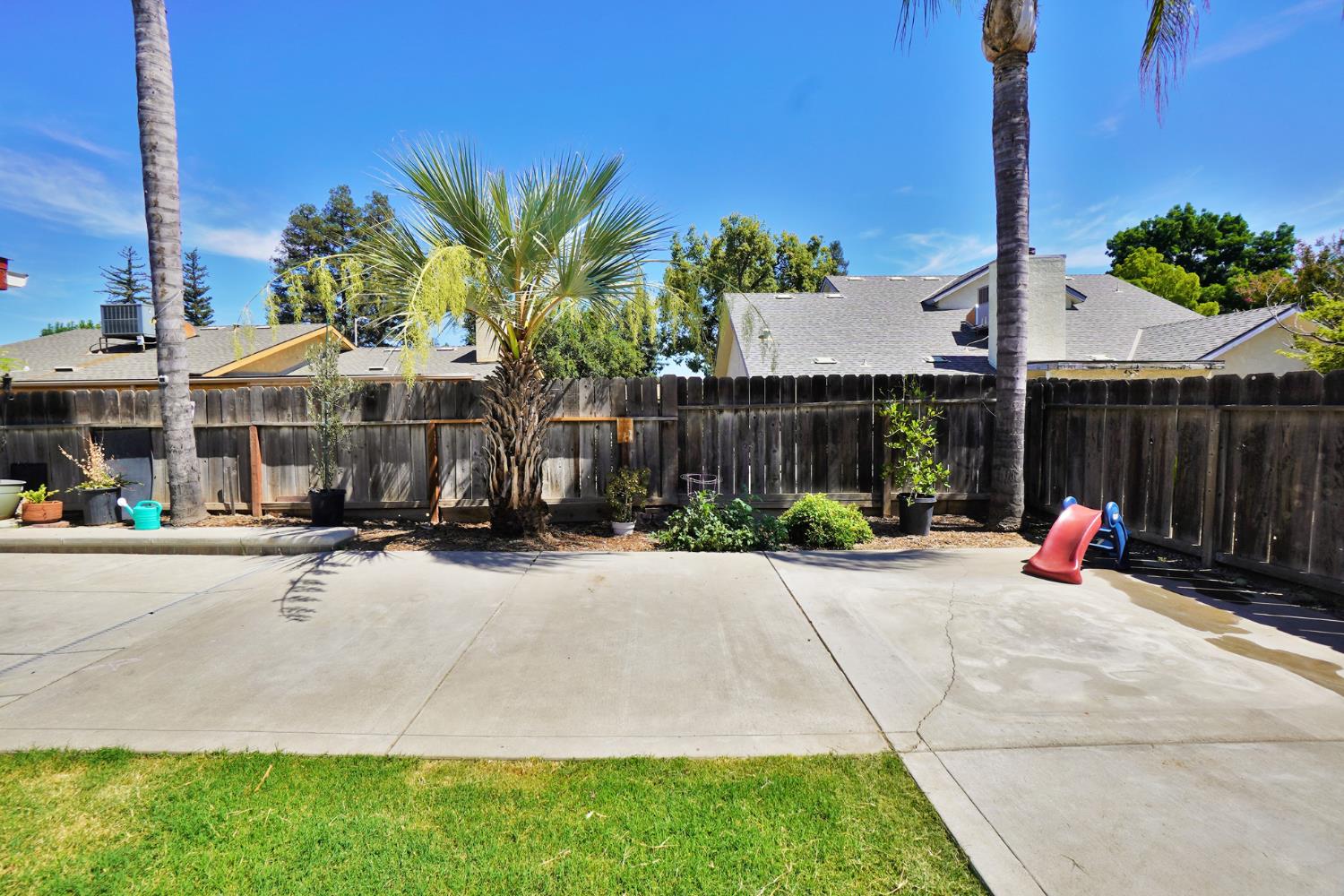 5823 E Washington Ave, Fresno, CA 93727