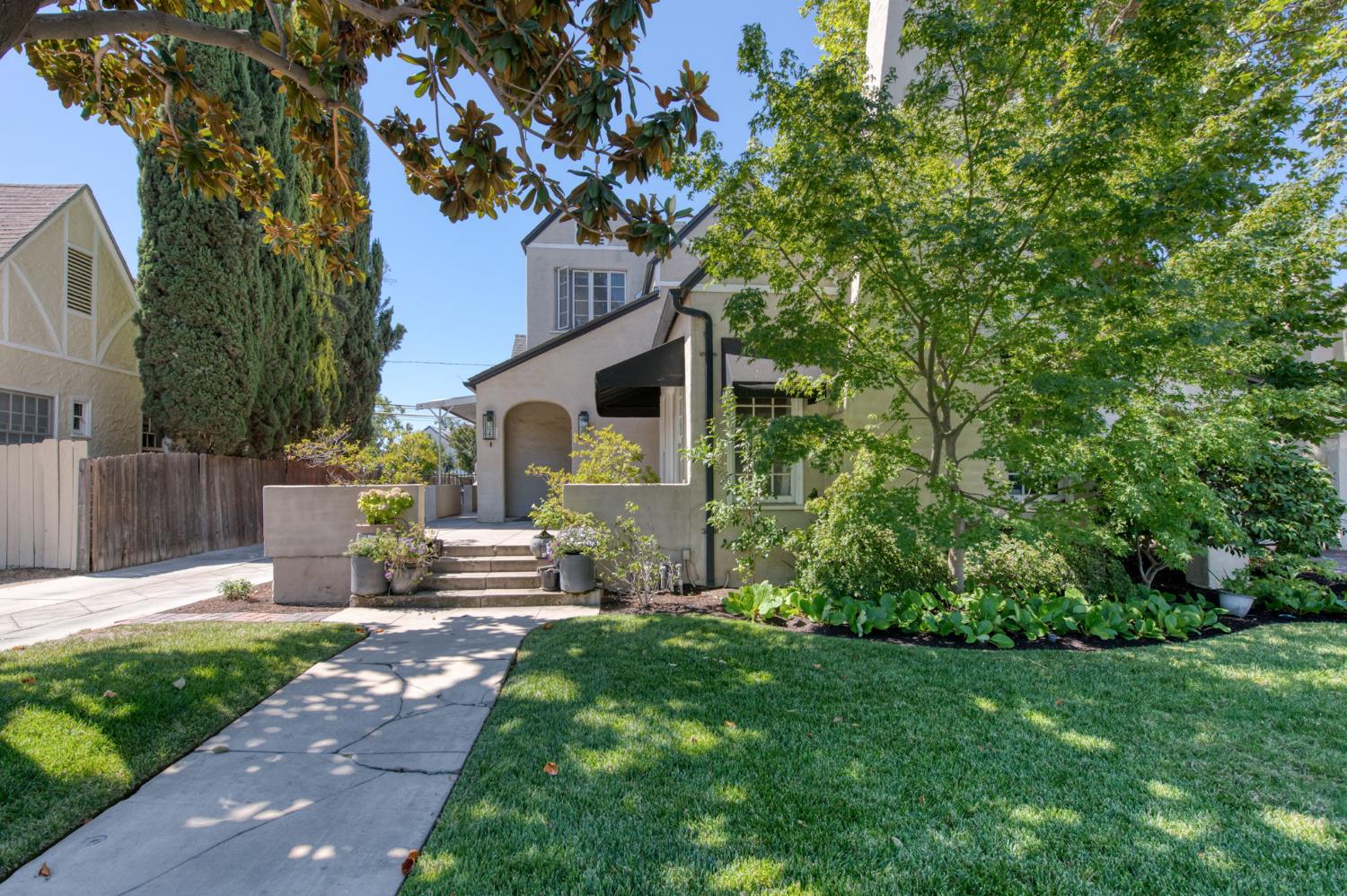 544 E Clinton, Fresno, CA 93704