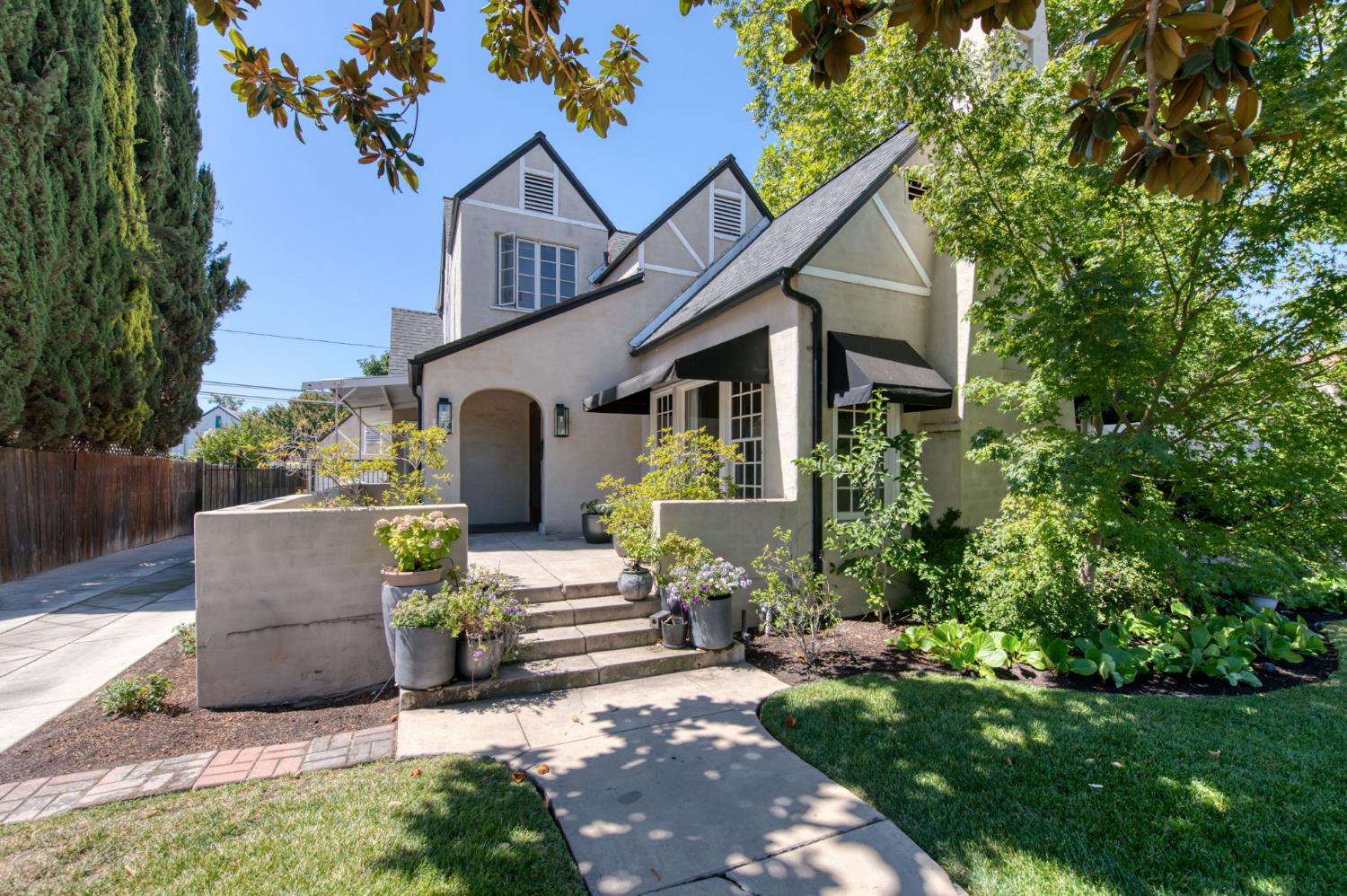 544 E Clinton, Fresno, CA 93704