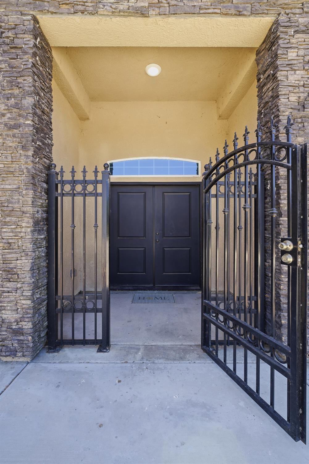 2308 S Minnewawa Ave, Fresno, CA 93727