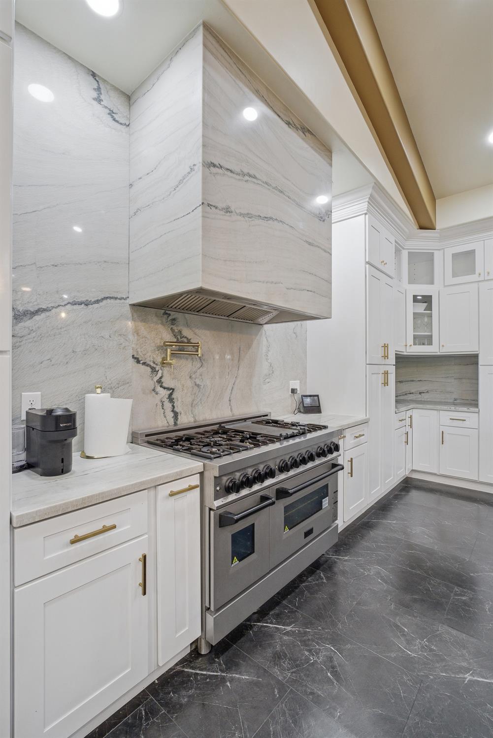 2308 S Minnewawa Ave, Fresno, CA 93727
