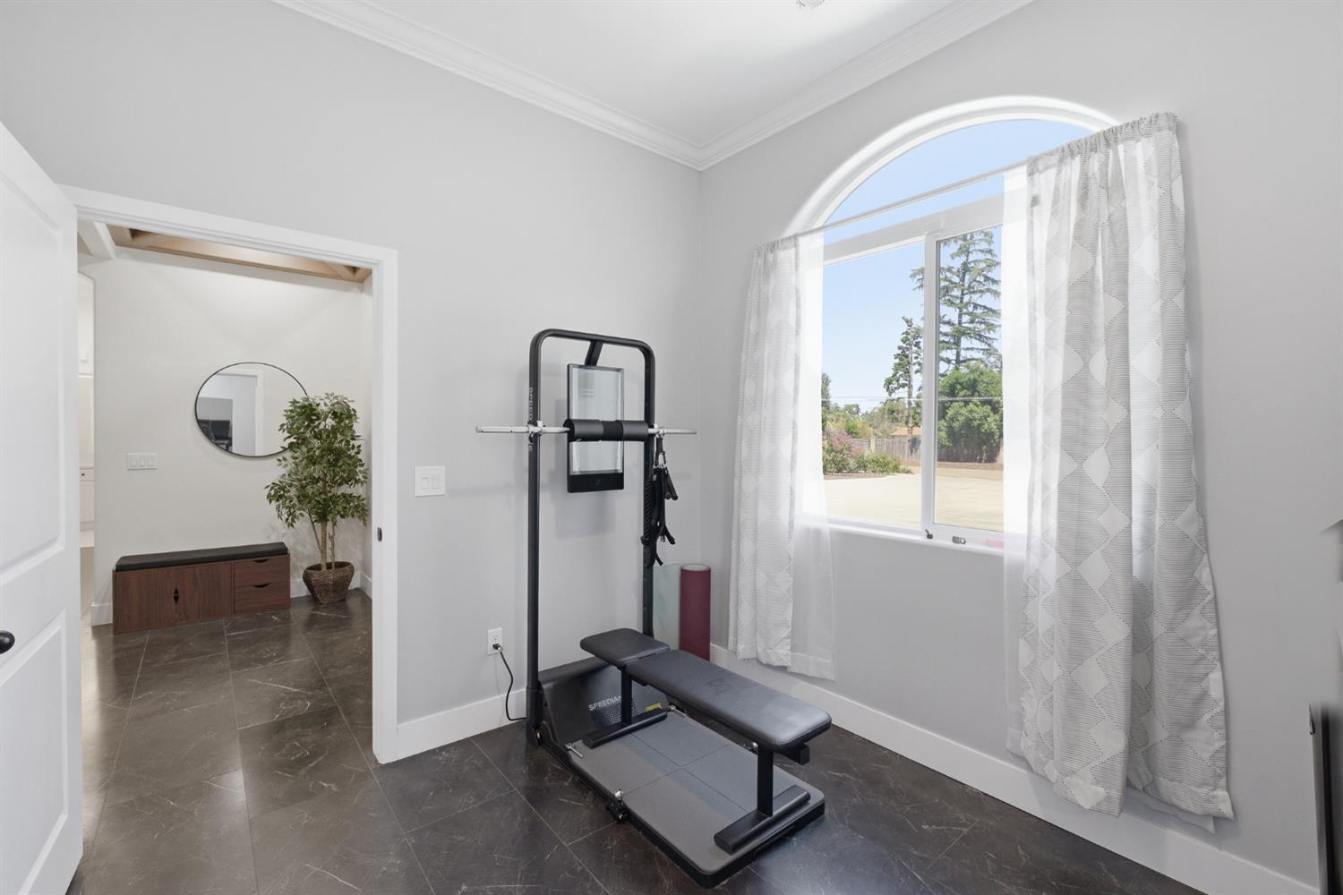 2308 S Minnewawa Ave, Fresno, CA 93727
