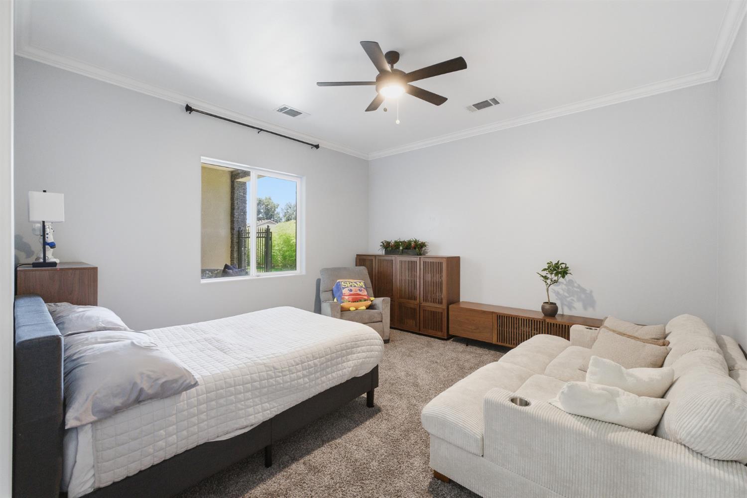 2308 S Minnewawa Ave, Fresno, CA 93727
