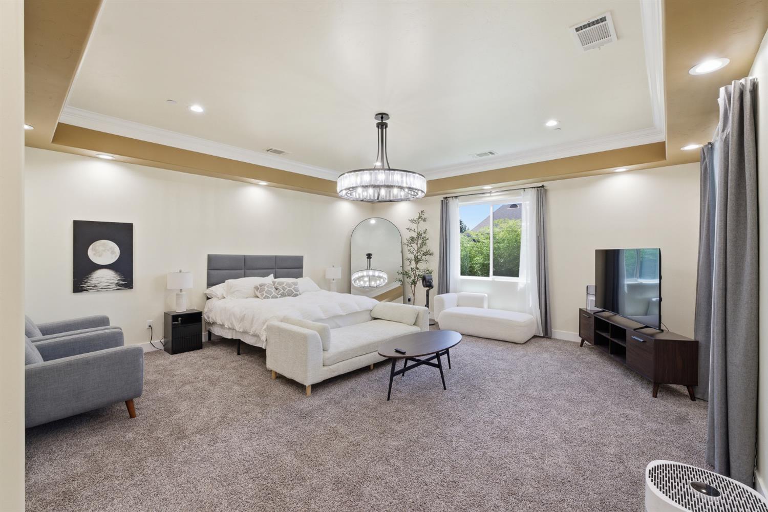 2308 S Minnewawa Ave, Fresno, CA 93727