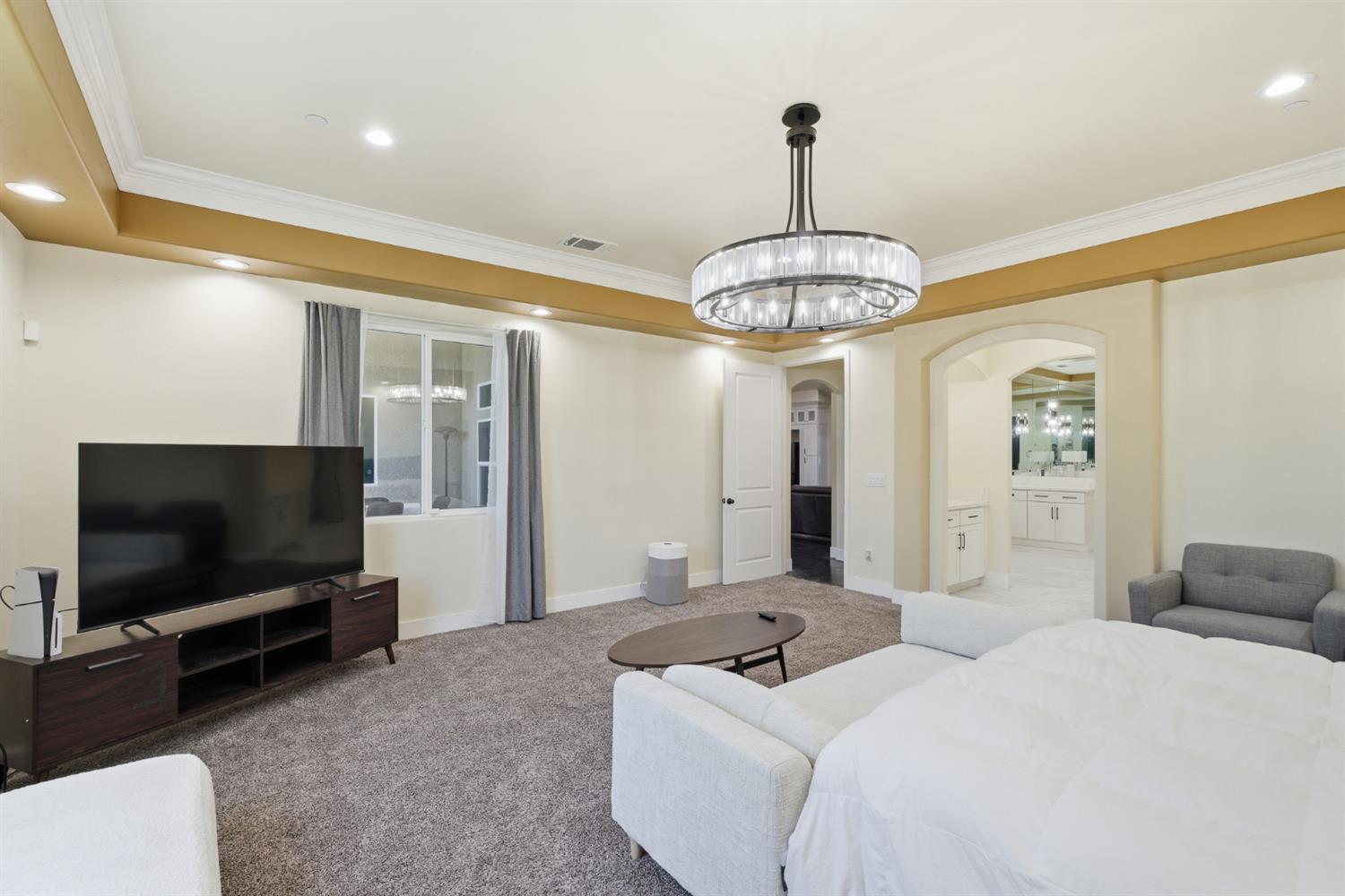 2308 S Minnewawa Ave, Fresno, CA 93727