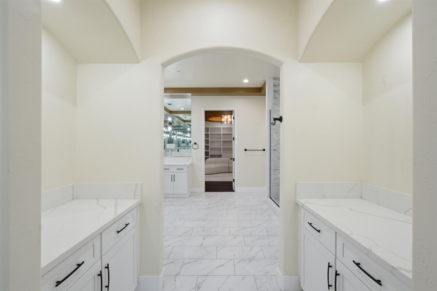 2308 S Minnewawa Ave, Fresno, CA 93727