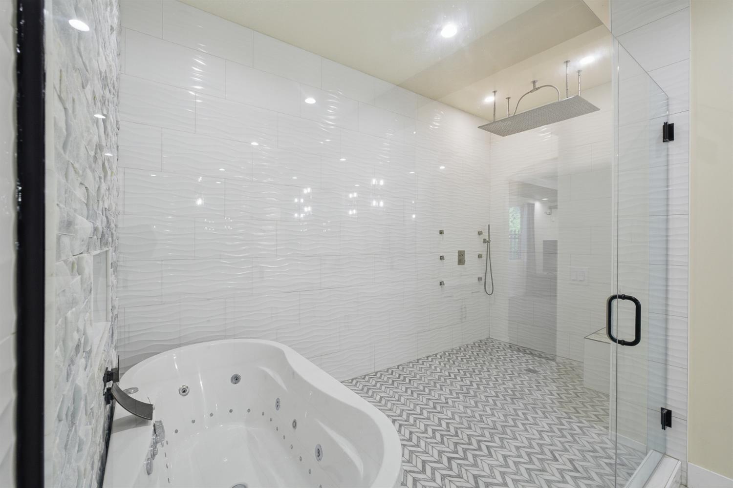 2308 S Minnewawa Ave, Fresno, CA 93727