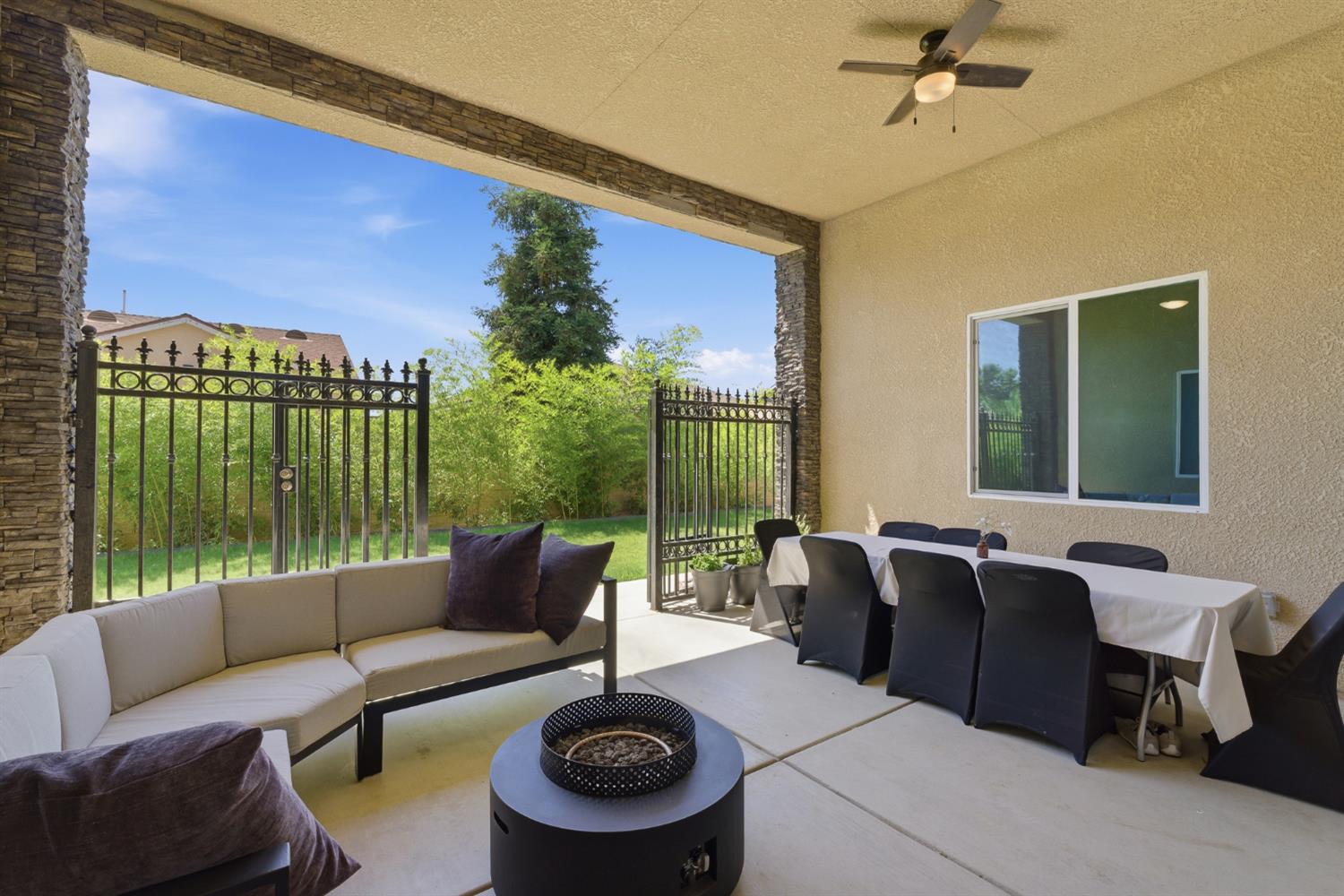 2308 S Minnewawa Ave, Fresno, CA 93727
