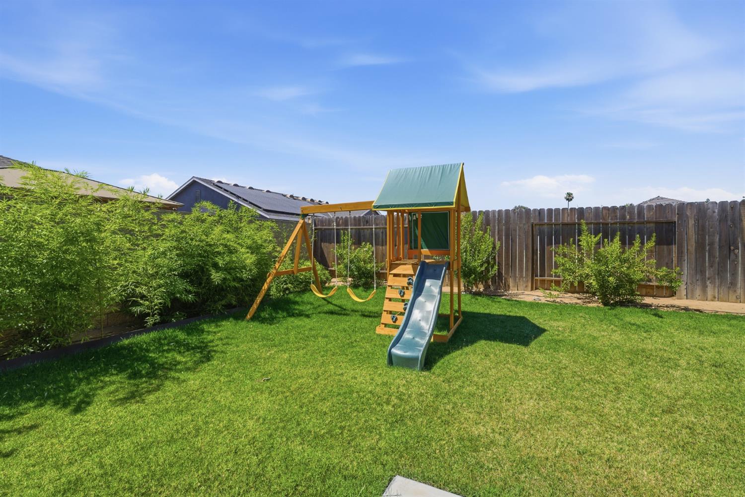 2308 S Minnewawa Ave, Fresno, CA 93727