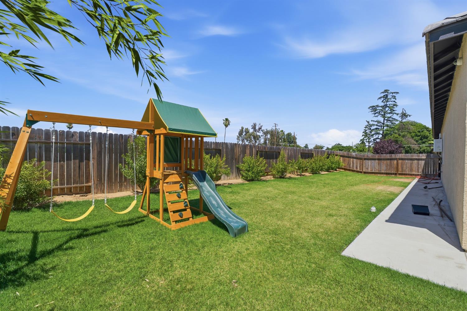 2308 S Minnewawa Ave, Fresno, CA 93727