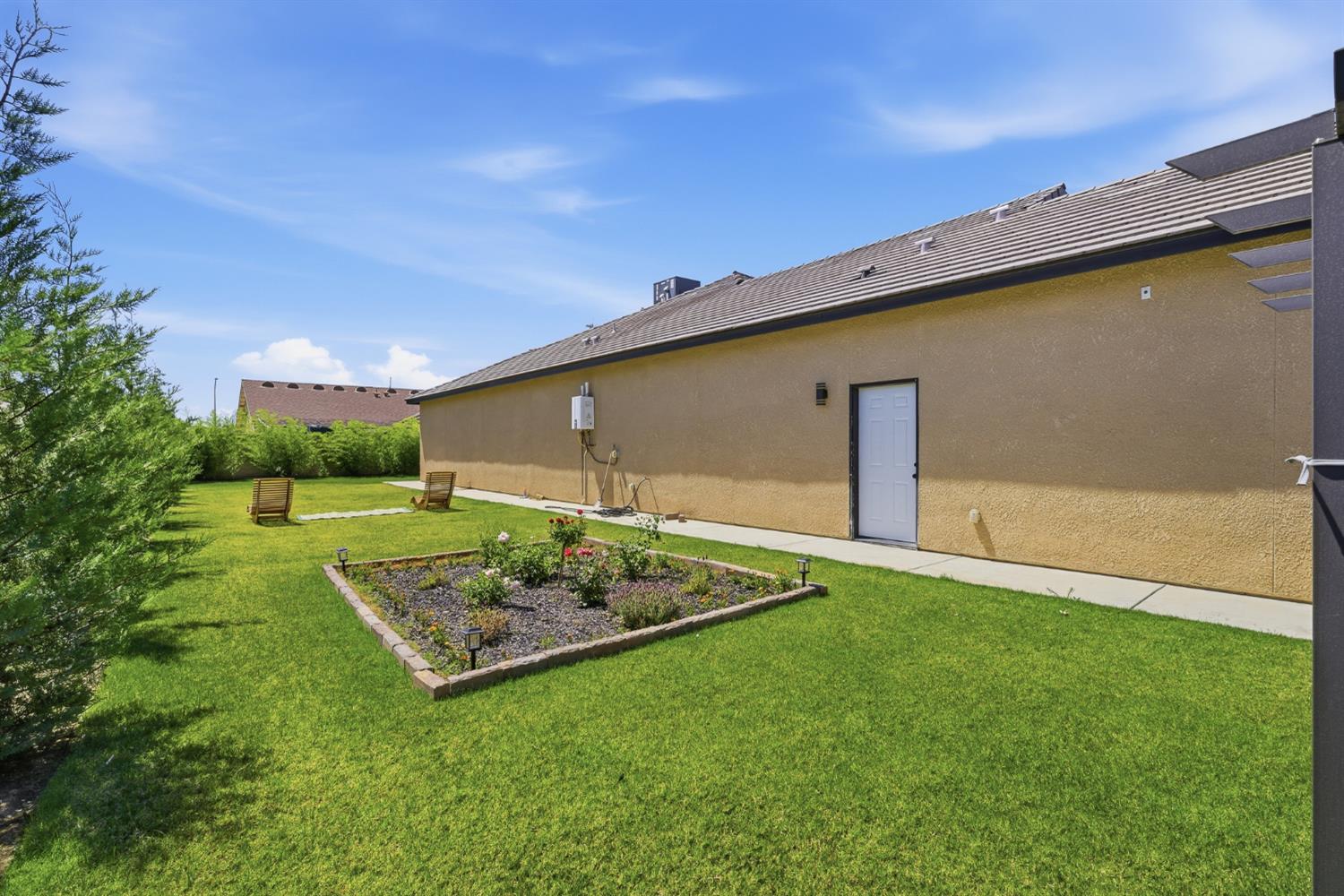 2308 S Minnewawa Ave, Fresno, CA 93727