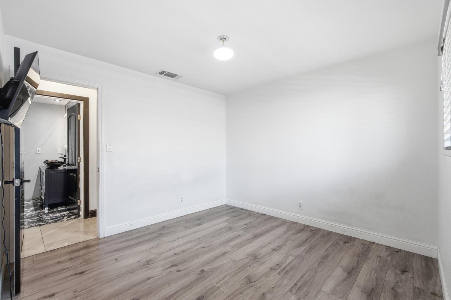 6552 N Augusta St, Fresno, CA 93710