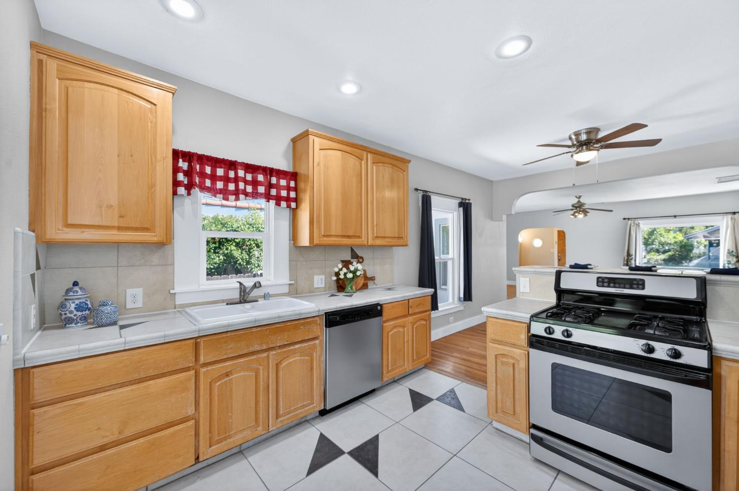 659 E Harvard Ave, Fresno, CA 93704