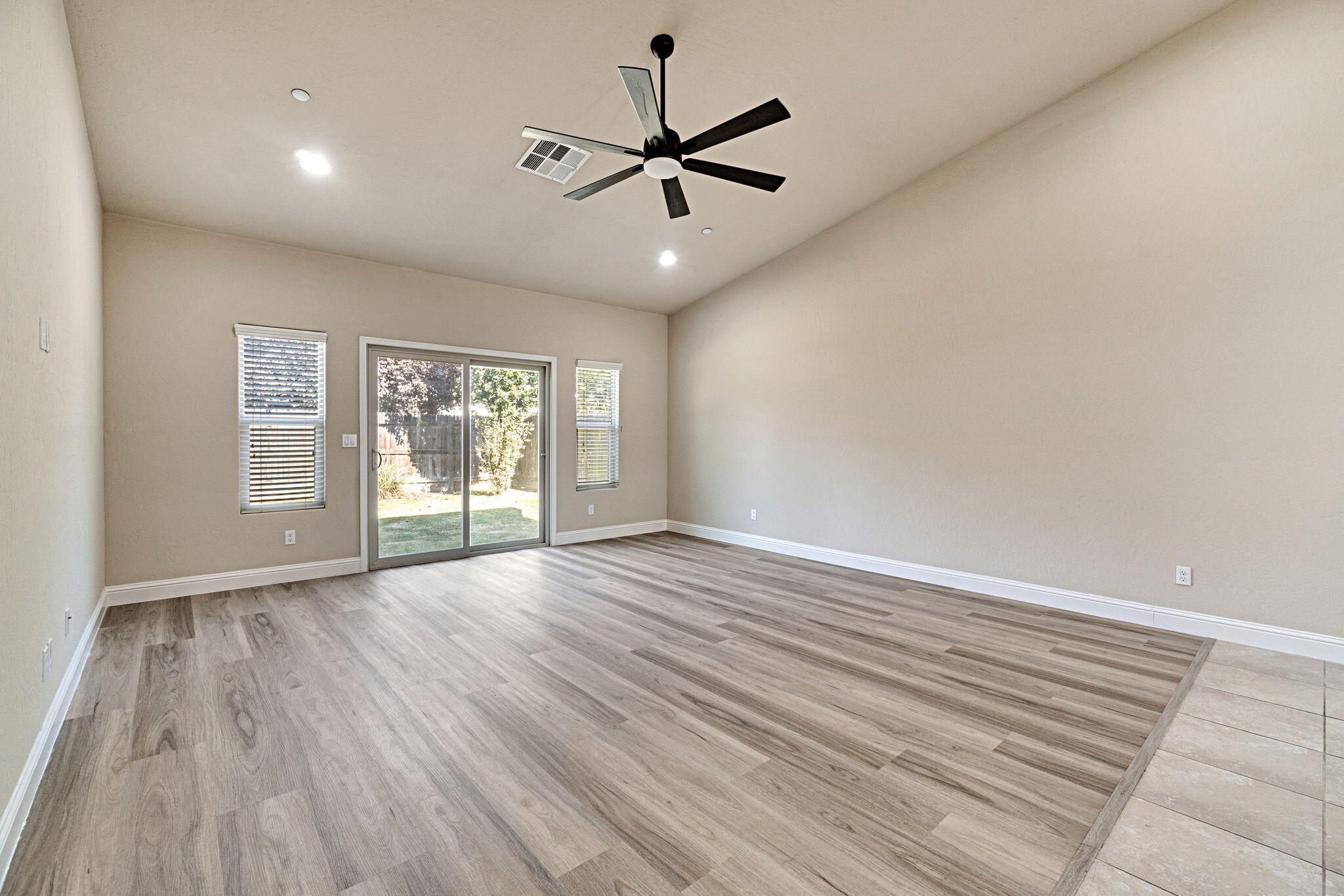 6165 E Farrin Ave, Fresno, CA 93727