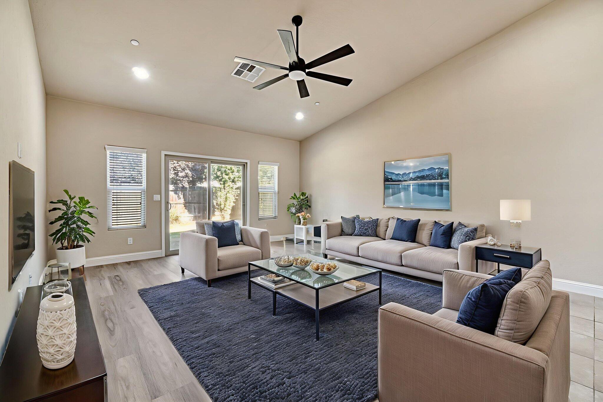 6165 E Farrin Ave, Fresno, CA 93727