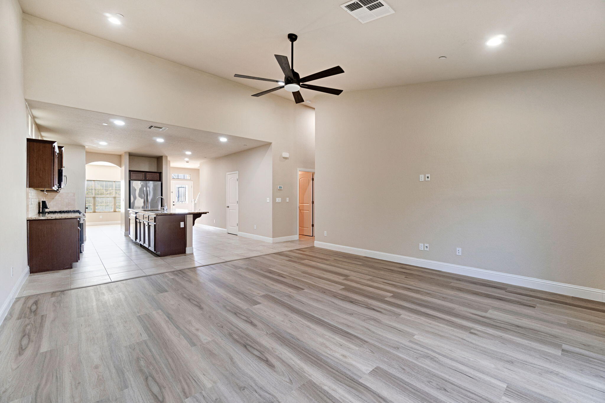 6165 E Farrin Ave, Fresno, CA 93727