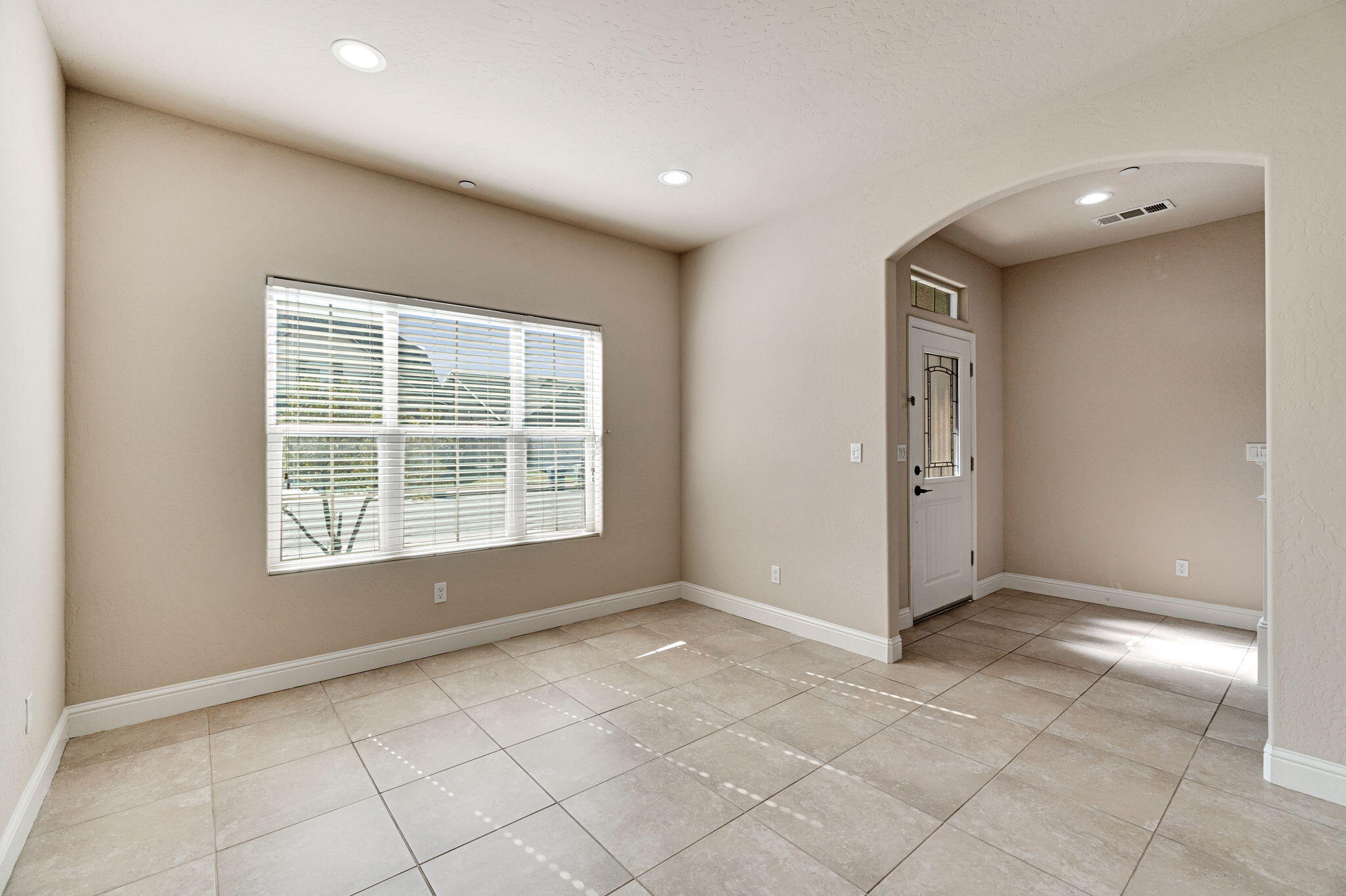 6165 E Farrin Ave, Fresno, CA 93727