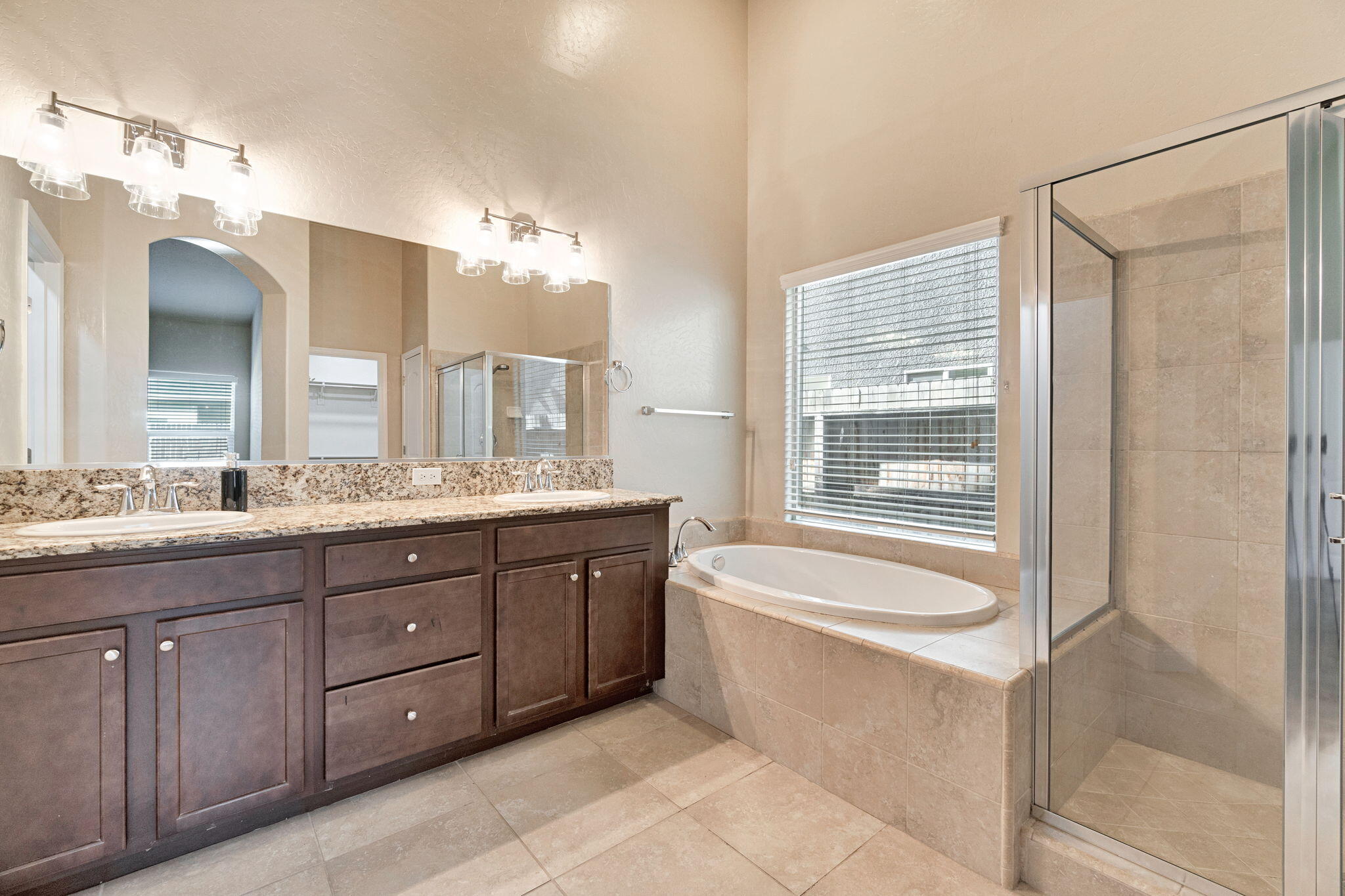 6165 E Farrin Ave, Fresno, CA 93727