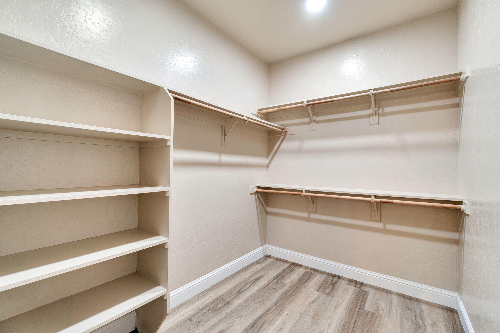 6165 E Farrin Ave, Fresno, CA 93727