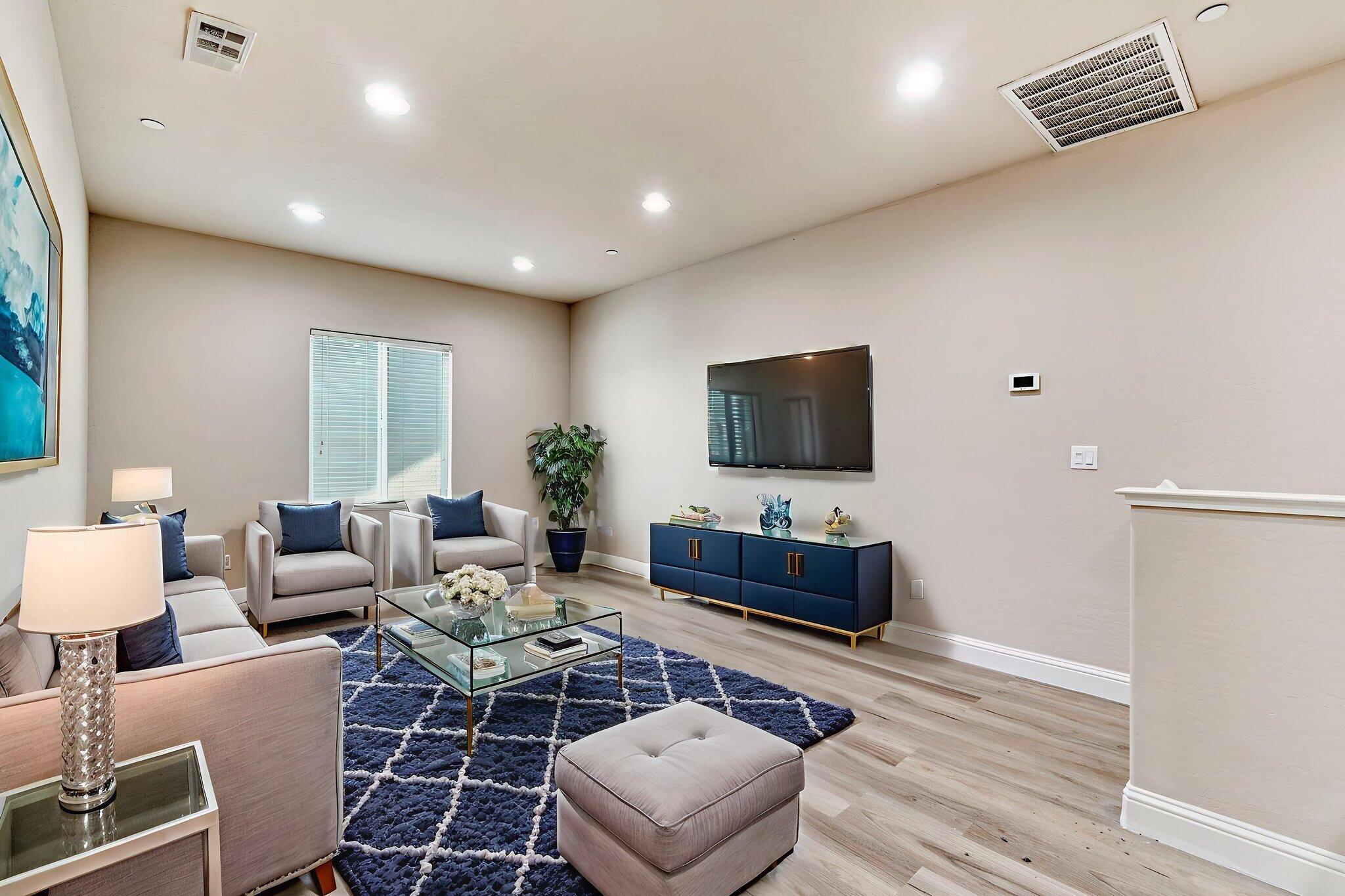 6165 E Farrin Ave, Fresno, CA 93727