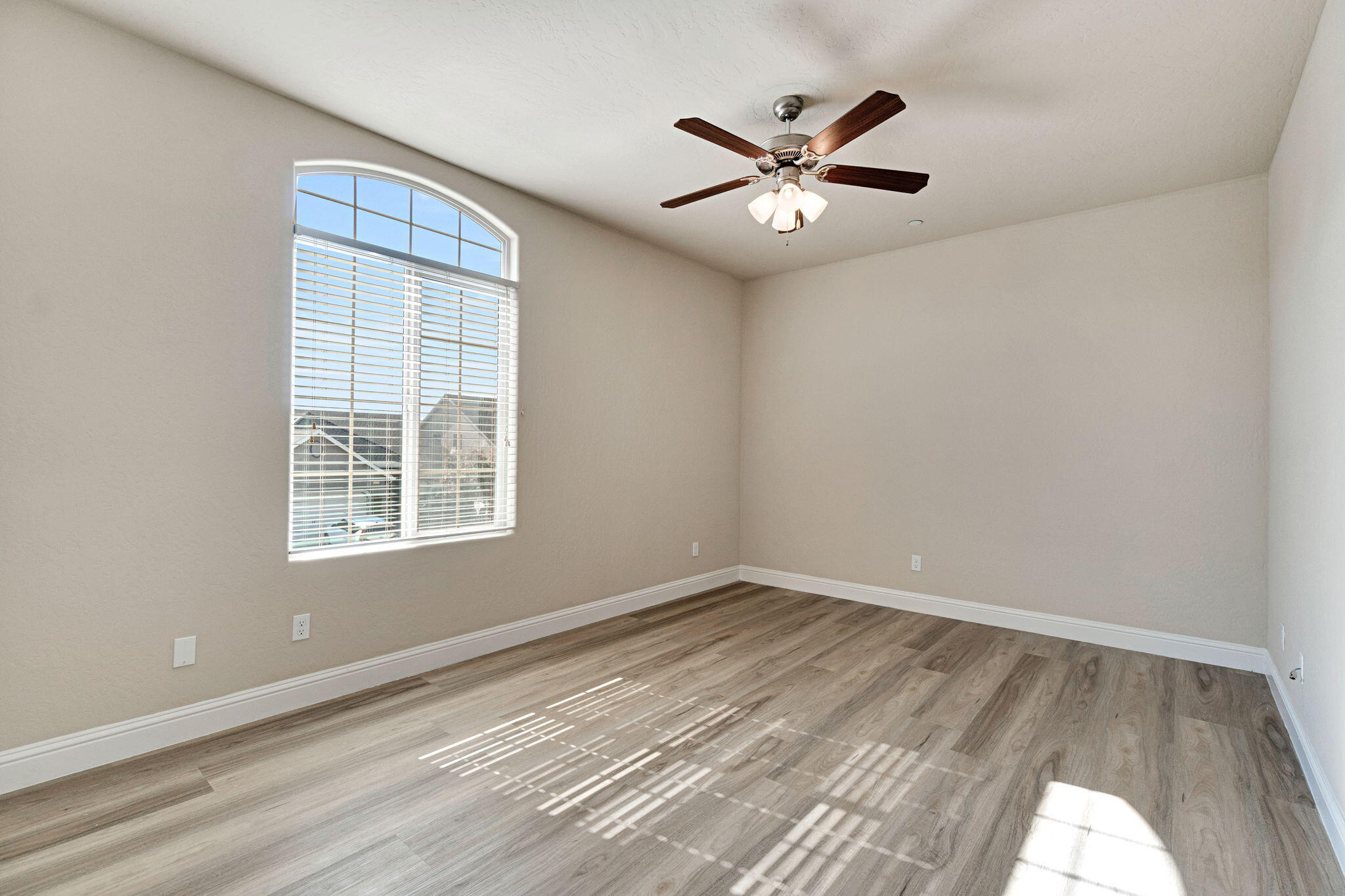 6165 E Farrin Ave, Fresno, CA 93727