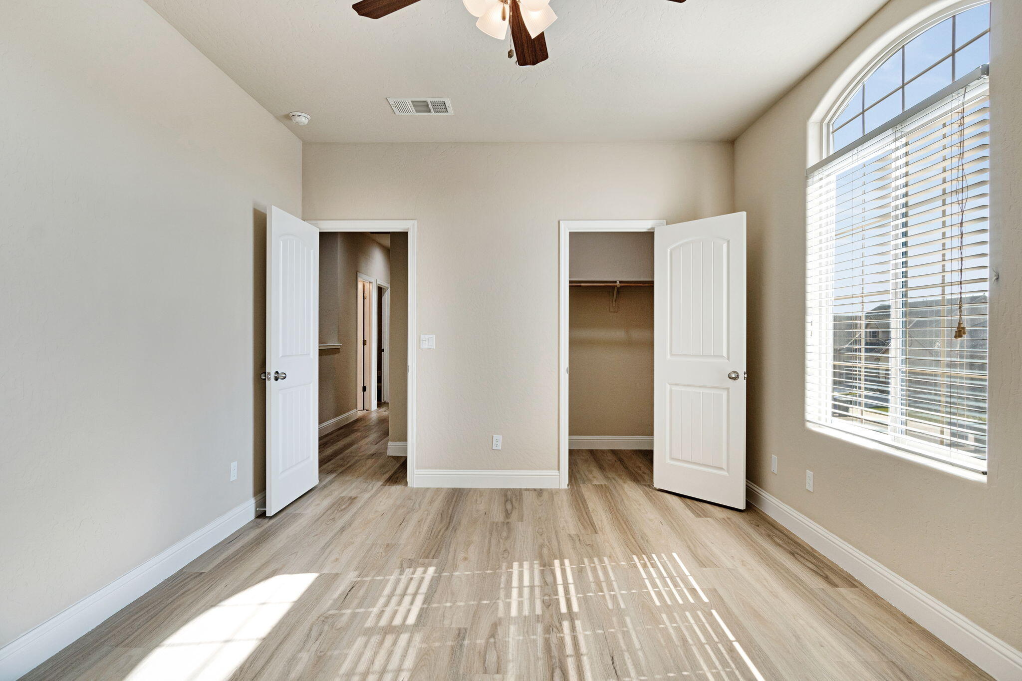 6165 E Farrin Ave, Fresno, CA 93727