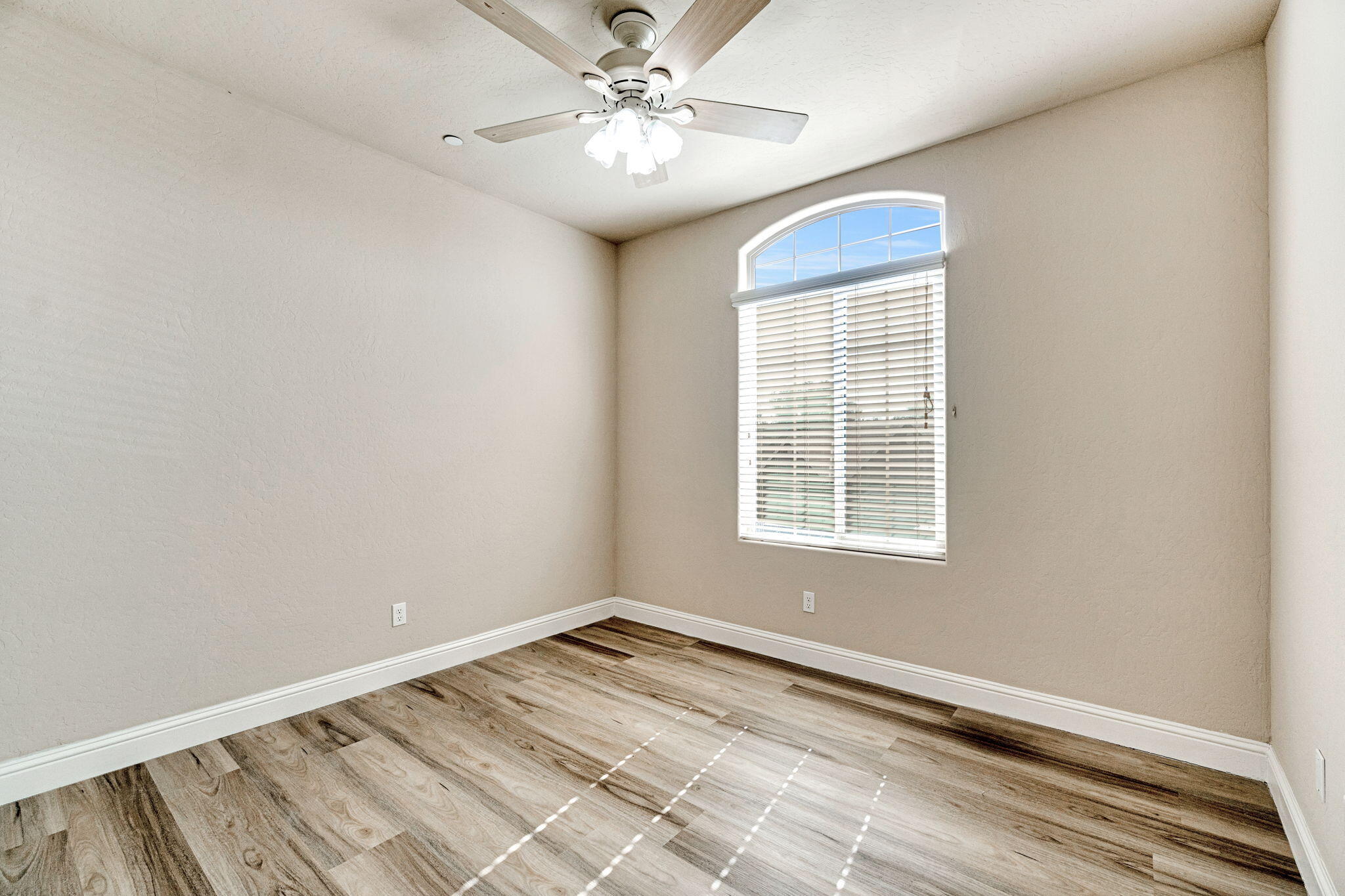 6165 E Farrin Ave, Fresno, CA 93727